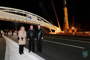 Postavitev kolesarskega nadvoza Šenčur-Voklo nad avtocesto 8